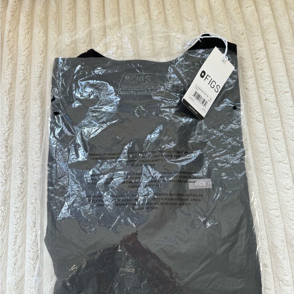 Brand new figs medium scrub top